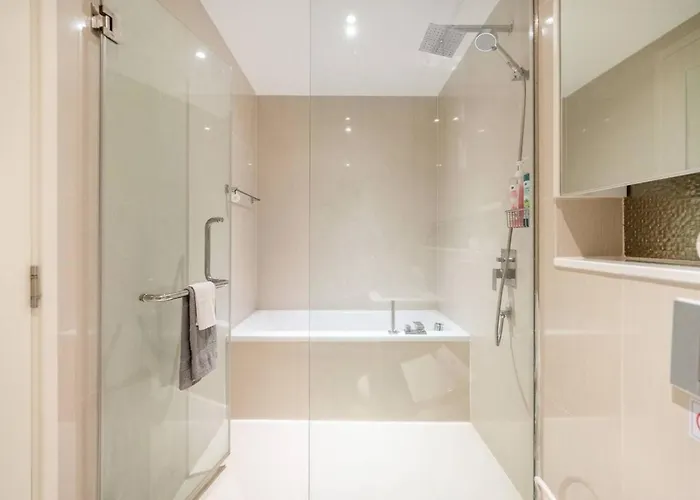 Private 2 Bath&bed•freeshuttlebts•empheremalls شقة